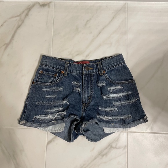 Aritzia Levi’s Relaxed Fit Shorts - Picture 1 of 4